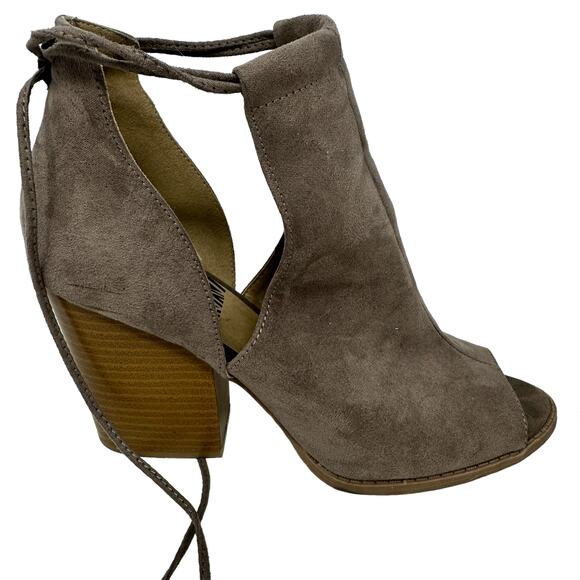 QUPID Madelynn Heeled Booties SZ 9 Peep Toe Tan Suede Strappy Heels Boho Indie - Picture 4 of 16